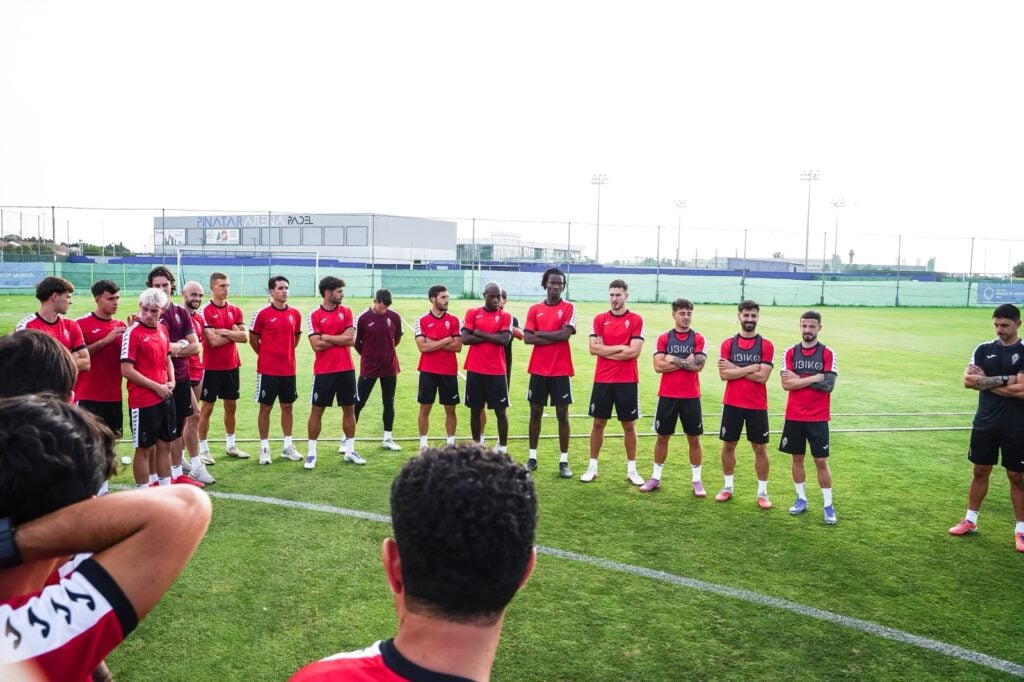 El Real Murcia inicia el trabajo de la pretemporada 2026/27 con su primer entrenamiento