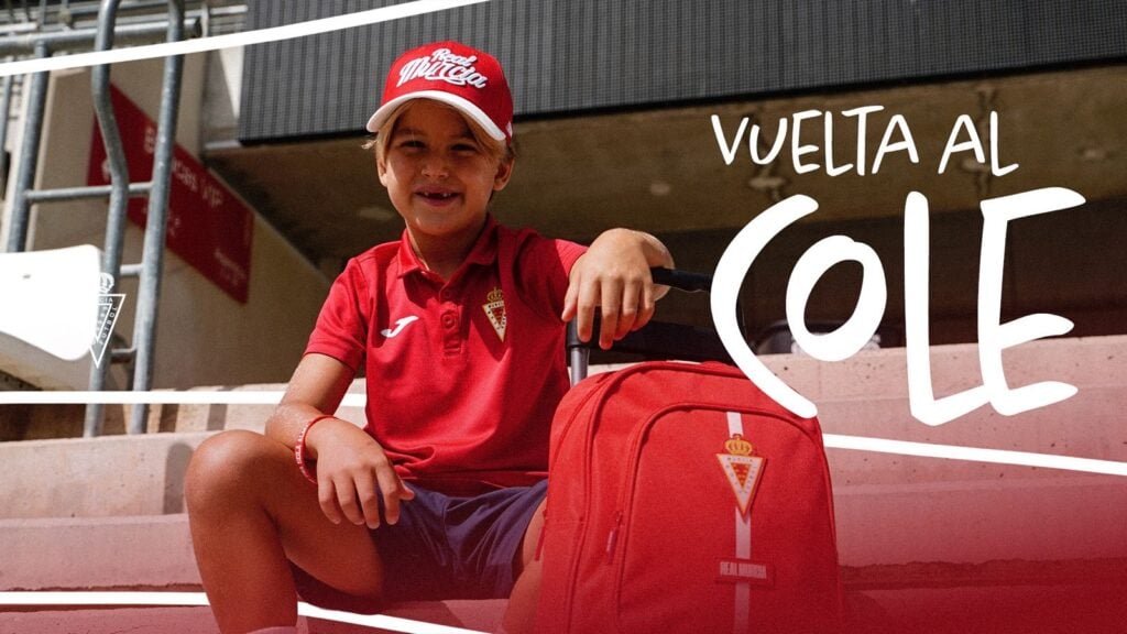 El Real Murcia prepara la vuelta al cole con su nueva colección escolar 26/27