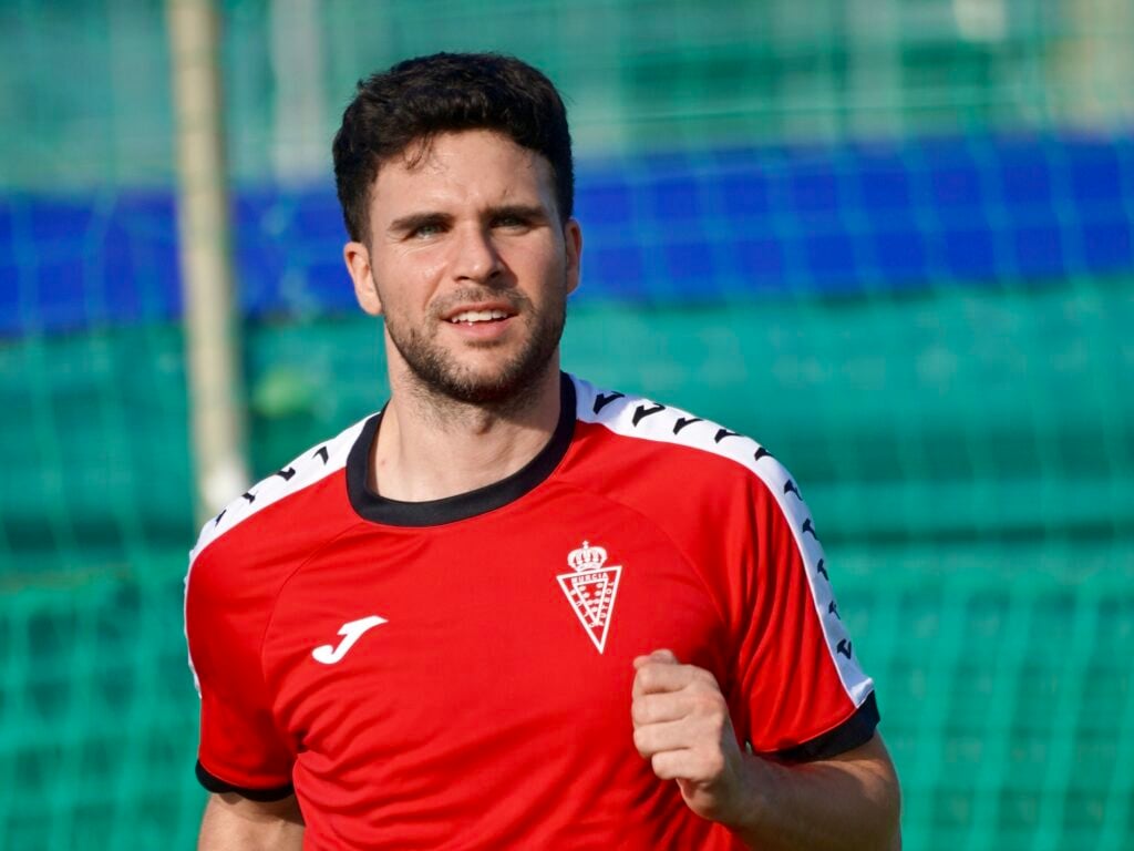 Álvaro Giménez completa su primer entrenamiento con el Real Murcia
