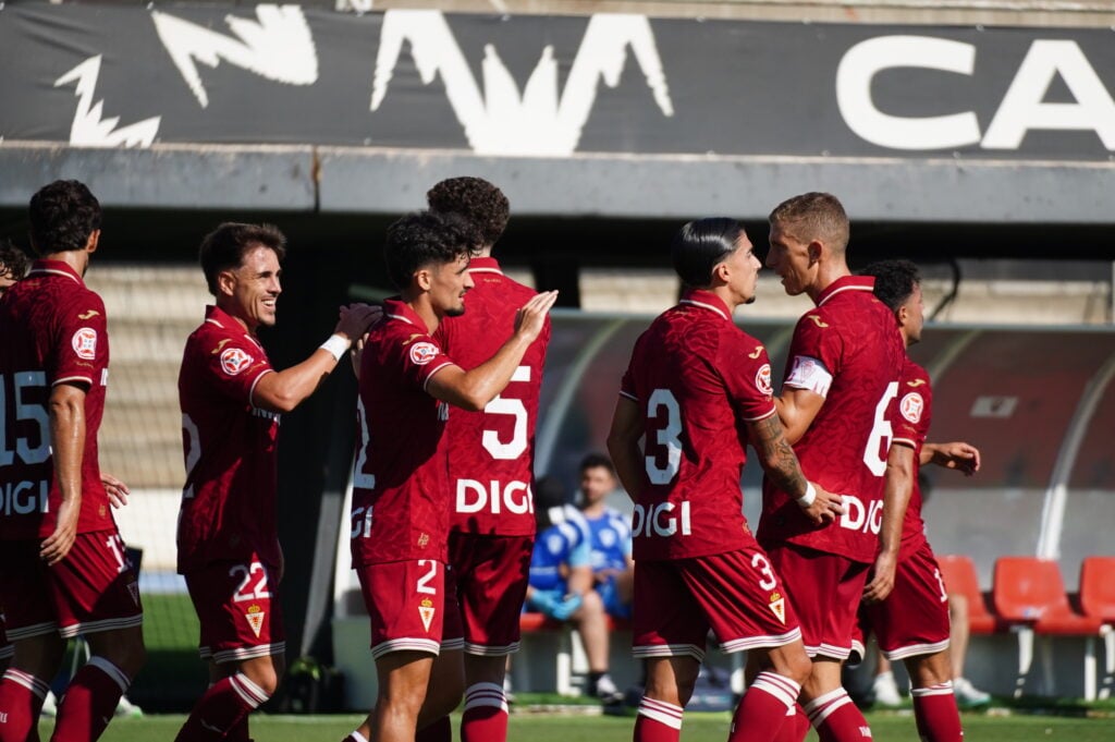 El Real Murcia sigue acumulando grandes minutos de calidad y empata ante el Albacete en un nuevo test (1-1)