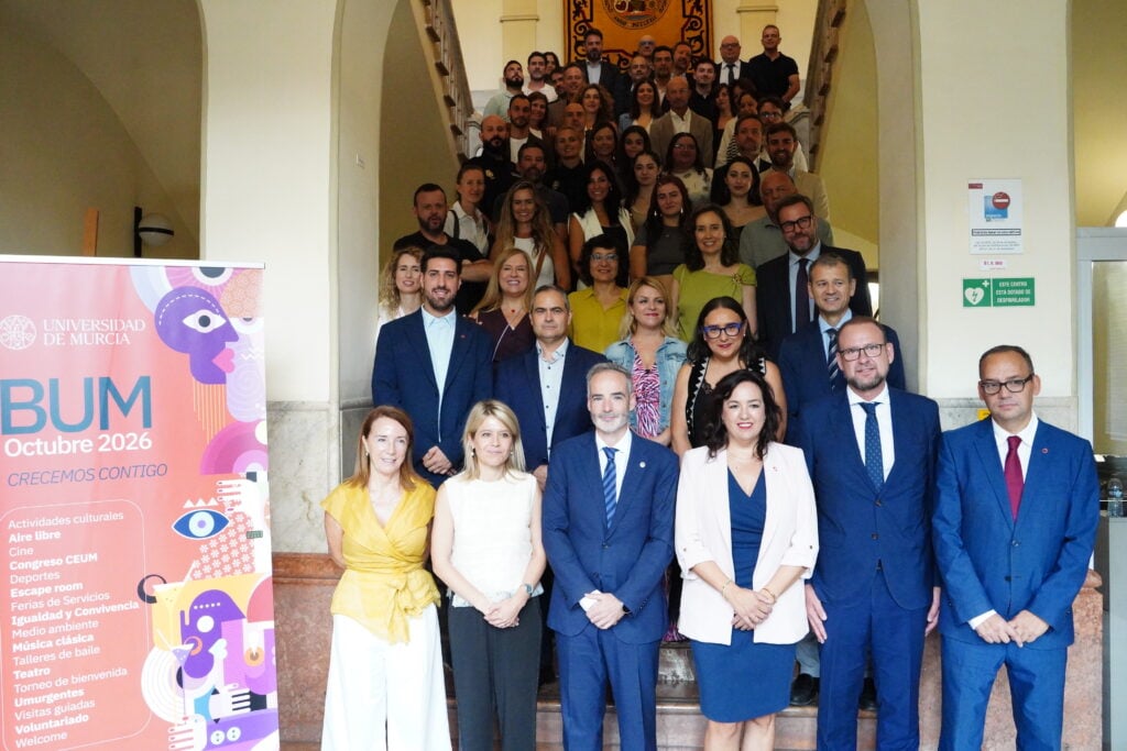 El Real Murcia, un año más junto a la Universidad de Murcia en la bienvenida universitaria