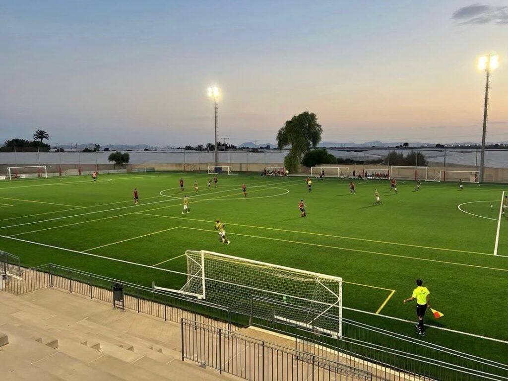 El Real Murcia Imperial participa en el estreno del renovado campo de Dolores de Pacheco