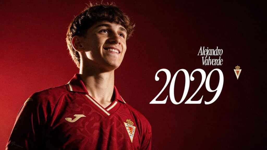 Alejandro Valverde renueva su contrato con el Real Murcia C.F. hasta 2029
