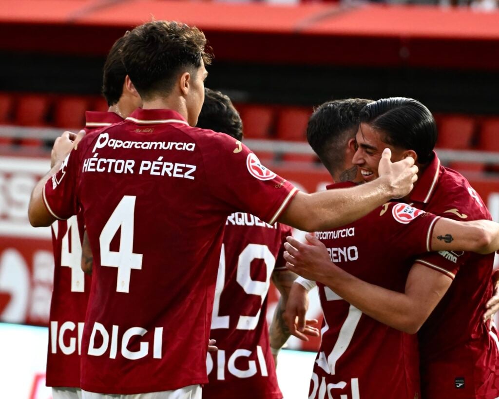 El Real Murcia CF disfruta en casa con su afición logrando una gran victoria ante el Teruel (4-0)