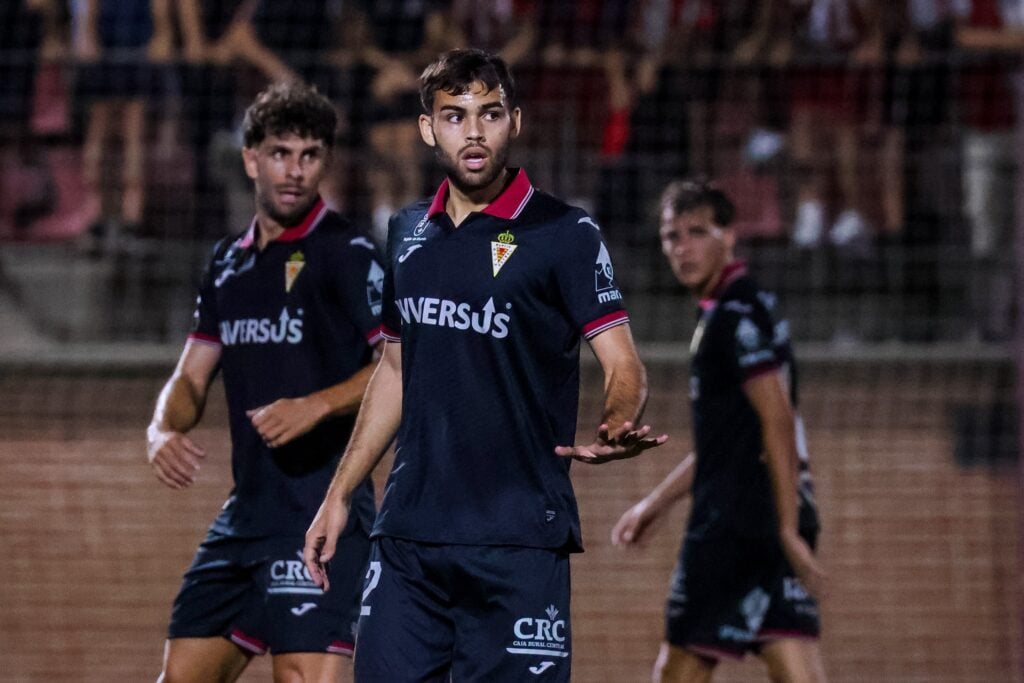 Samu Guzmán debuta con el primer equipo del Real Murcia C.F.